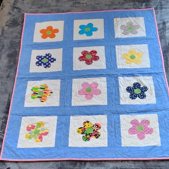 Multi-Colored Flower Quilt-handmade - Picture 2 of 2